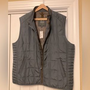 NEW WITH TAGS! Men’s Jos. A. Banks XL navy & brown puffer vest.